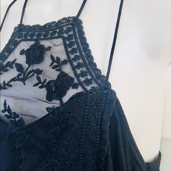 Strappy Lace Tank - Picture 3 of 8